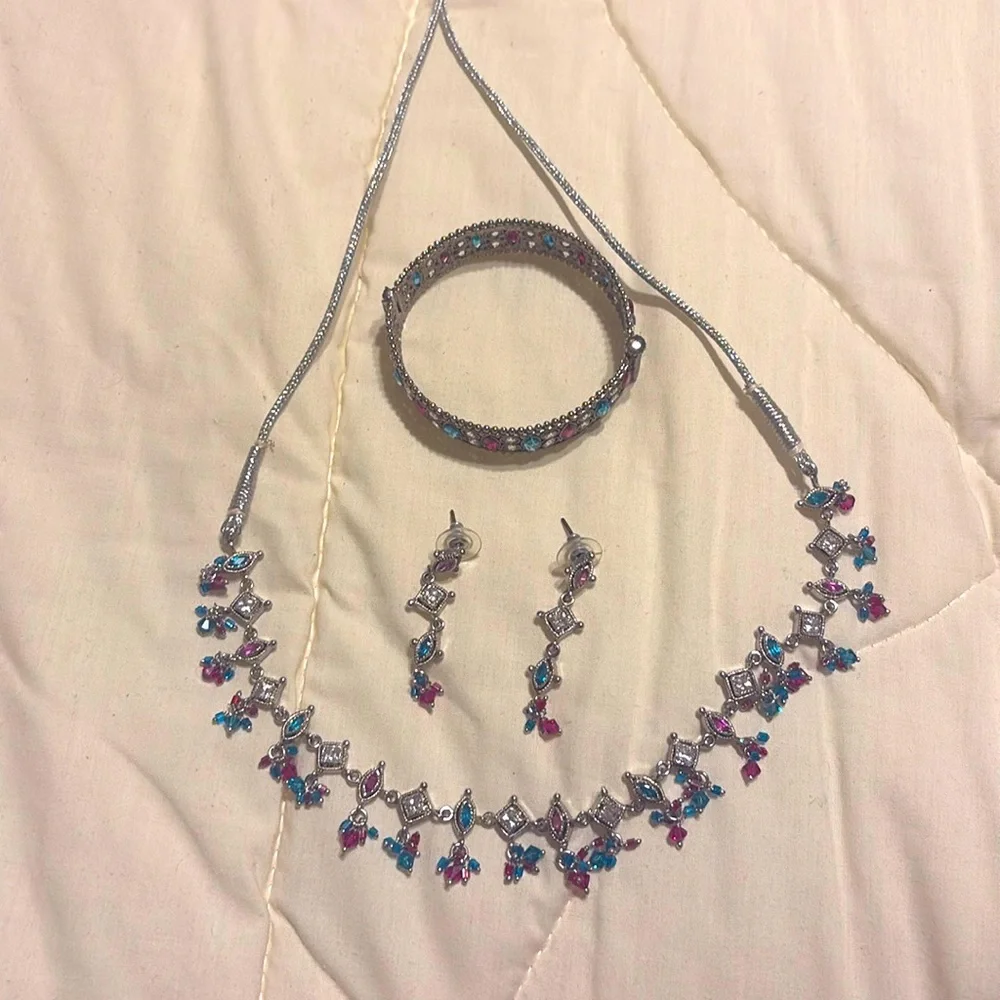 Jewelry Set - Picture 1 of 5